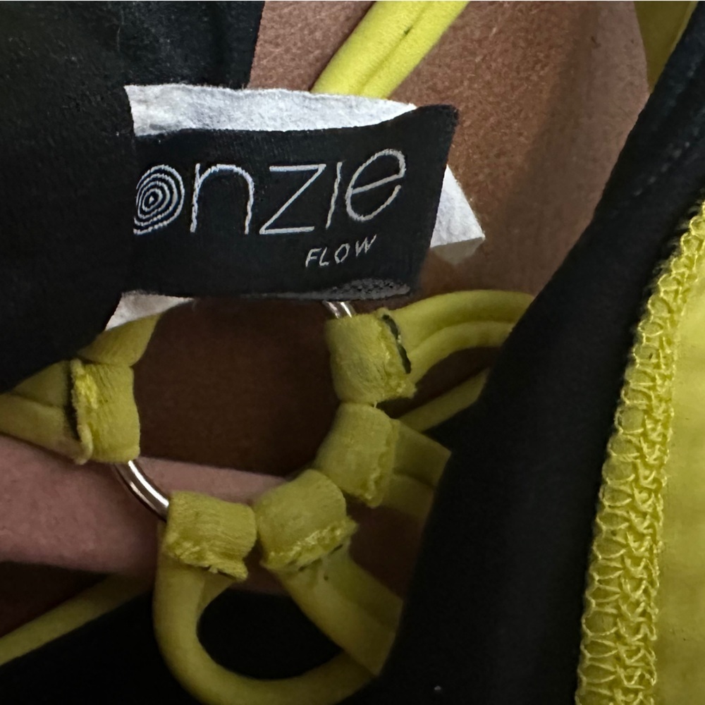 3/$20 Chartreuse Sports Bra Pilates ONZIE FLOW $48 SIZE S/M SMALL MEDIUM - Picture 3 of 4